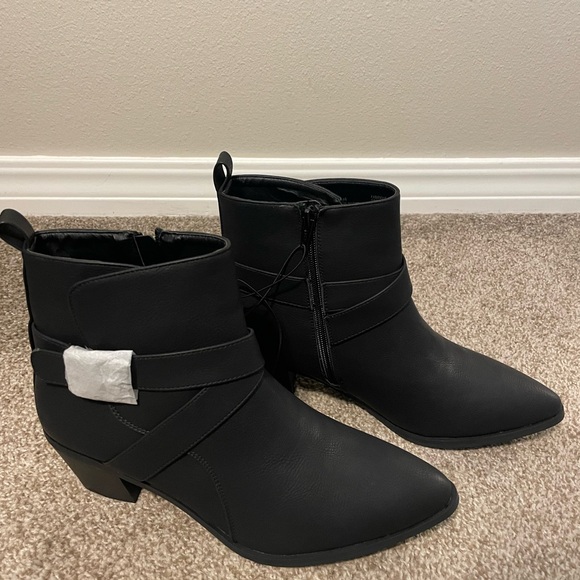 New Maurice’s booties - Picture 3 of 3